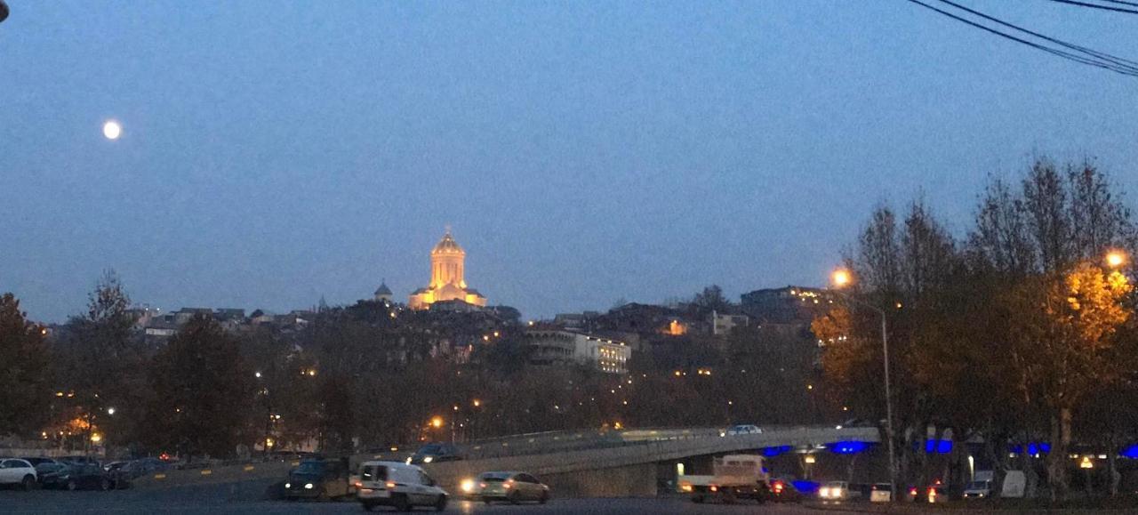The White Loft Apartment Tbilisi ภายนอก รูปภาพ